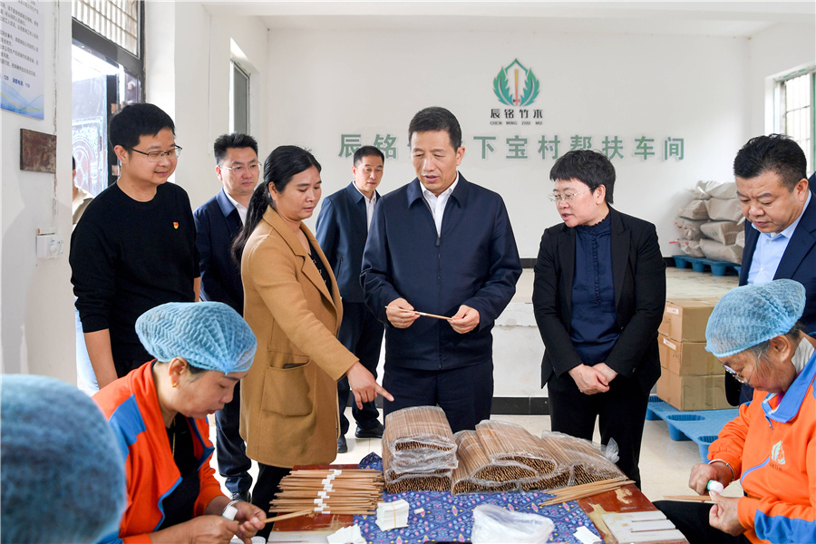 許忠建在靖州、通道調(diào)研時(shí)強(qiáng)調(diào)：發(fā)展壯大縣域主特產(chǎn)業(yè) 更好帶動(dòng)群眾增收致富